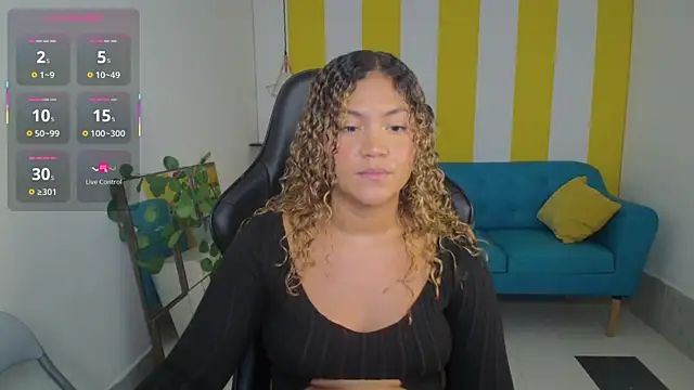 Snapshot of Cristal_War chatting on September 2025 11:18:02 PM Cristal War online show from September 2025 11:18:02 PM