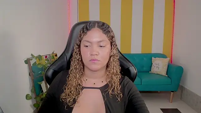 Snapshot of Cristal_War chatting on September 2025 11:31:02 PM Cristal War online show from September 2025 11:31:02 PM