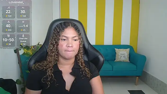 Snapshot of Cristal_War chatting on October 2025 11:22:02 PM Cristal War online show from October 2025 11:22:02 PM