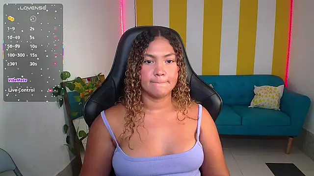 Snapshot of Cristal_War chatting on October 2025 11:24:02 PM Cristal War online show from October 2025 11:24:02 PM