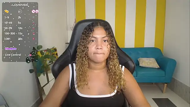 Snapshot of Cristal_War chatting on October 2025 11:05:01 PM Cristal War online show from October 2025 11:05:01 PM