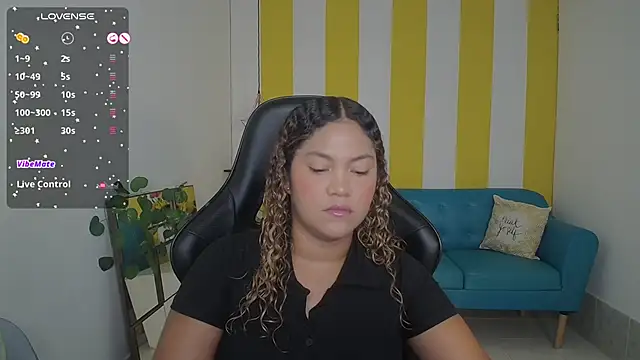 Snapshot of Cristal_War chatting on October 2025 11:04:02 PM Cristal War online show from October 2025 11:04:02 PM