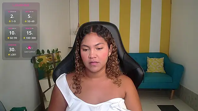 Snapshot of Cristal_War chatting on October 2025 11:09:01 PM Cristal War online show from October 2025 11:09:01 PM