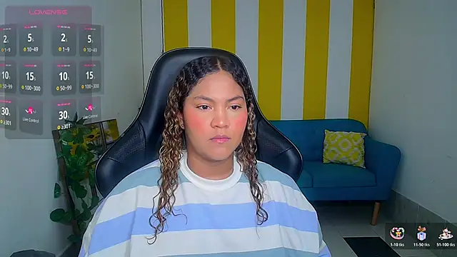 Snapshot of Cristal_War chatting on October 2025 11:07:01 PM Cristal War online show from October 2025 11:07:01 PM