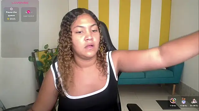 Snapshot of Cristal_War chatting on November 2025 11:03:01 PM Cristal War online show from November 2025 11:03:01 PM