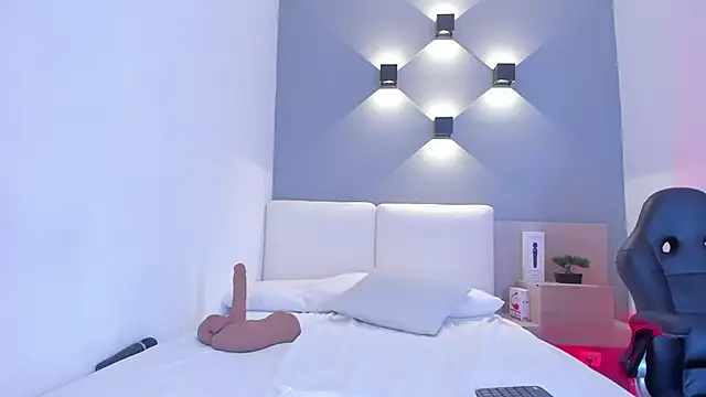 aisha h  online show from December 2024 08:18:01 PM