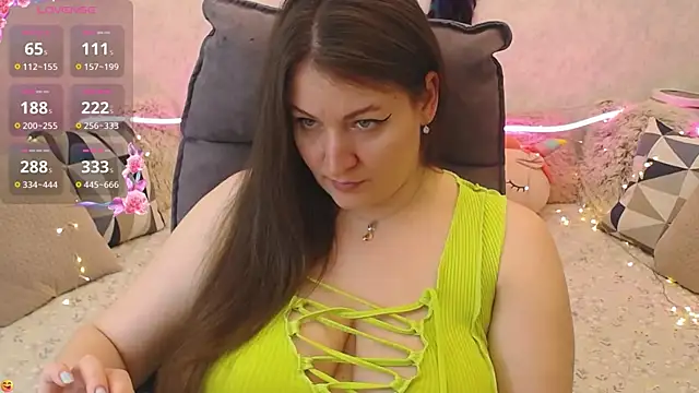 Snapshot of Nataly_cute chatting on March 2025 11:34:02 PM Nataly cute online show from March 2025 11:34:02 PM