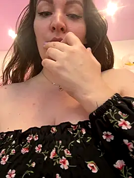 Snapshot of Nataly_cute chatting on October 2025 08:20:01 PM Nataly cute online show from October 2025 08:20:01 PM