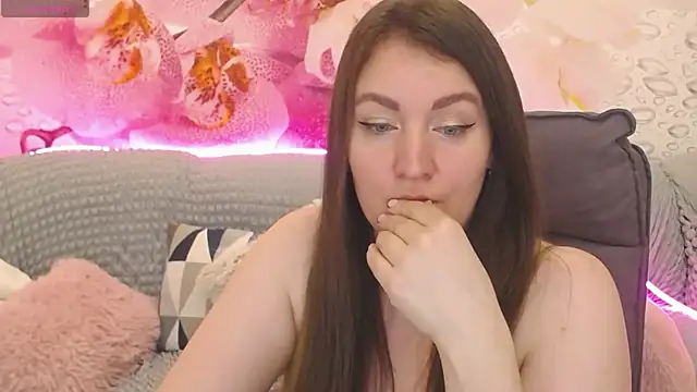 Snapshot of Nataly_cute chatting on November 2025 07:38:02 PM Nataly cute online show from November 2025 07:38:02 PM