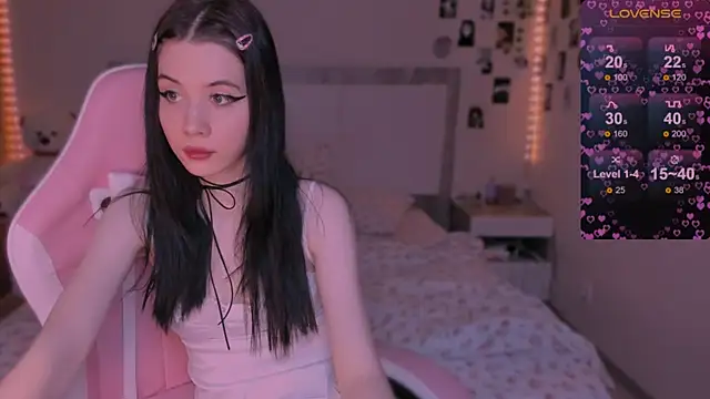 Snapshot of CoddleWeeper_ chatting on December 2024 11:18:02 AM CoddleWeeper online show from December 2024 11:18:02 AM