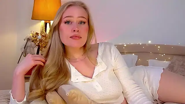 Snapshot of JuliaJaee chatting on January 2025 11:24:01 PM JuliaJaee online show from January 2025 11:24:01 PM