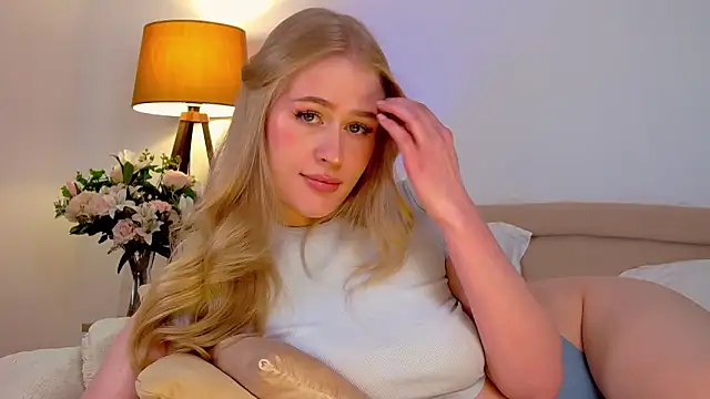 Snapshot of JuliaJaee chatting on January 2025 11:13:01 PM JuliaJaee online show from January 2025 11:13:01 PM