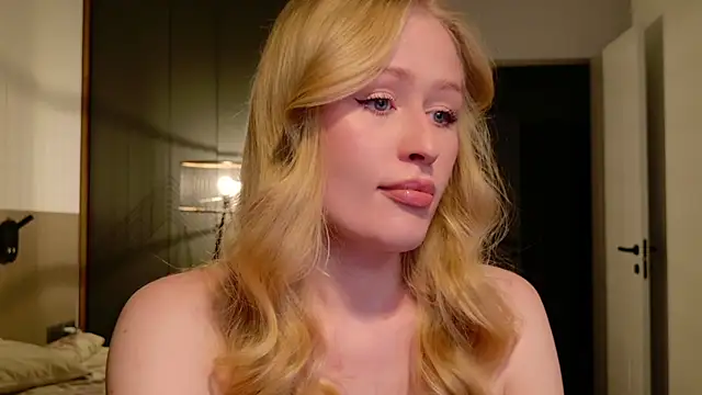 JuliaJaee online show from July 2026 04:43:02 PM