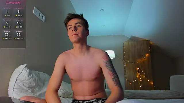 Snapshot of TaisonBrownX chatting on December 2024 04:12:02 AM TaisonBrownX online show from December 2024 04:12:02 AM