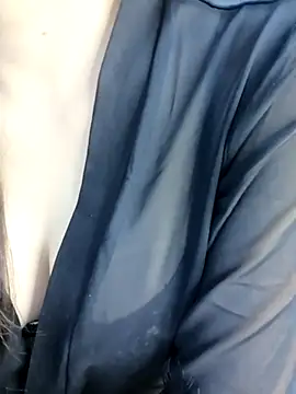 Snapshot of _Linez_ chatting on November 2025 05:56:02 PM Linez online show from November 2025 05:56:02 PM