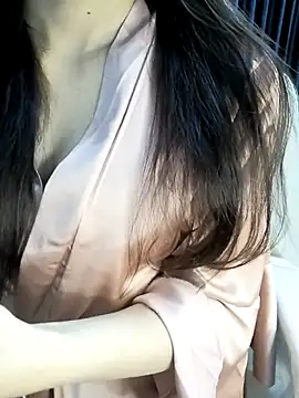 Snapshot of _Linez_ chatting on November 2025 06:06:02 PM Linez online show from November 2025 06:06:02 PM