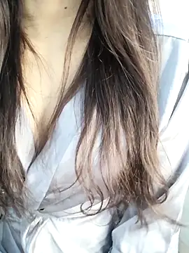 Snapshot of _Linez_ chatting on November 2025 04:40:02 PM Linez online show from November 2025 04:40:02 PM