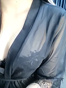 Snapshot of _Linez_ chatting on November 2025 05:04:02 PM Linez online show from November 2025 05:04:02 PM