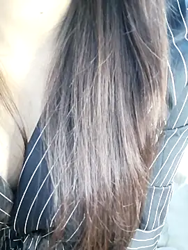 Snapshot of _Linez_ chatting on November 2025 04:22:02 PM Linez online show from November 2025 04:22:02 PM