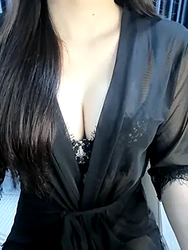 Snapshot of _Linez_ chatting on December 2025 05:08:02 PM Linez online show from December 2025 05:08:02 PM