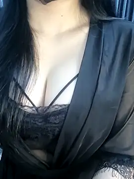 Snapshot of _Linez_ chatting on February 2026 04:25:01 PM Linez online show from February 2026 04:25:01 PM