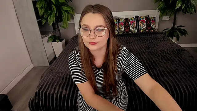 MagicPeachh  online show from October 2025 12:27:01 PM