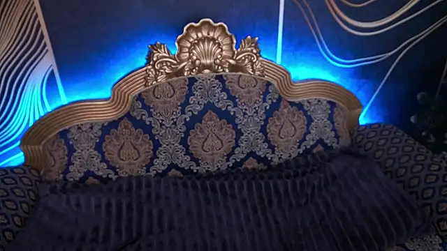 MagicPeachh  online show from December 2025 01:49:02 PM