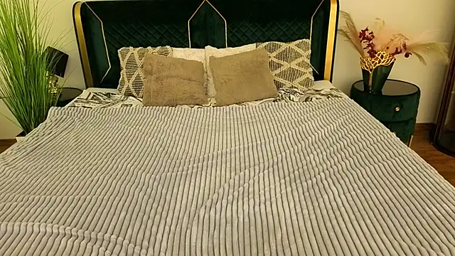 MagicPeachh  online show from April 2026 06:17:01 AM