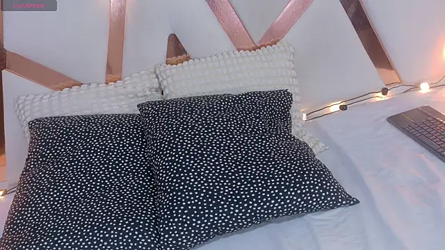 LilithSmith  online show from November 2025 11:42:02 AM