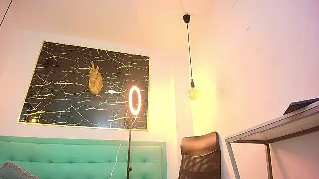 Bella salvatore online show from November 2025 09:25:02 PM