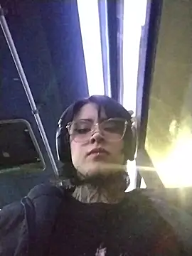 taaylor33 online show from March 2026 12:08:01 AM