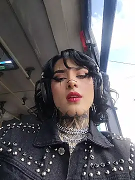 taaylor33 online show from April 2026 09:19:01 PM