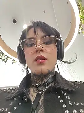 taaylor33 online show from June 2026 04:11:02 PM