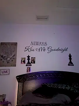 Snapshot of DeeLight124 chatting on October 2025 06:00:02 AM DeeLight124 online show from October 2025 06:00:02 AM