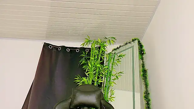 Snapshot of scarlet-jonesx chatting on December 2025 11:43:01 PM scarlet-jonesx online show from December 2025 11:43:01 PM