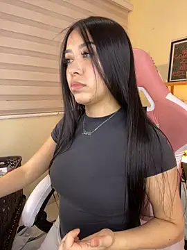 Snapshot of Starliee__ chatting on December 2025 12:18:01 AM Starliee online show from December 2025 12:18:01 AM