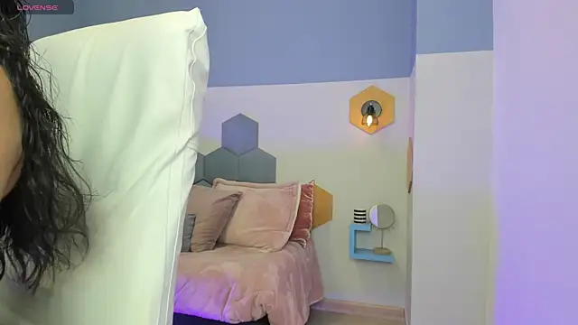 Chloe fischer  online show from October 2025 02:38:01 PM