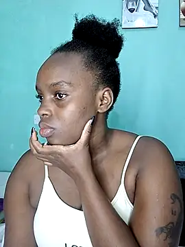 Snapshot of freaky_j_ chatting on December 2024 09:29:02 PM freaky j online show from December 2024 09:29:02 PM