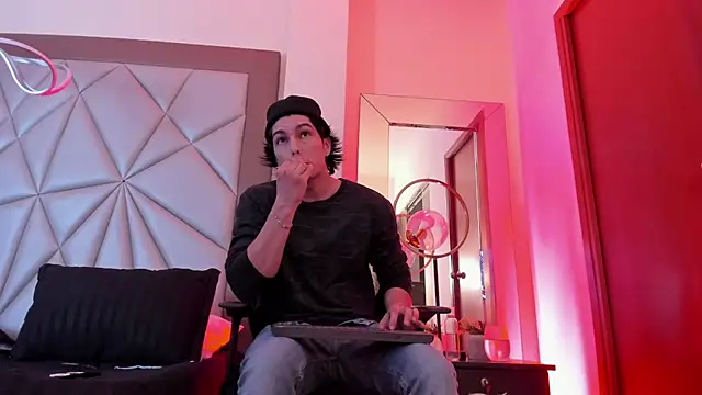 Karimferrer online show from December 2024 03:41:01 AM