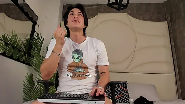 Karimferrer online show from October 2025 07:37:01 PM