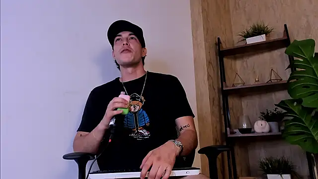 Karimferrer online show from February 2026 09:53:02 PM