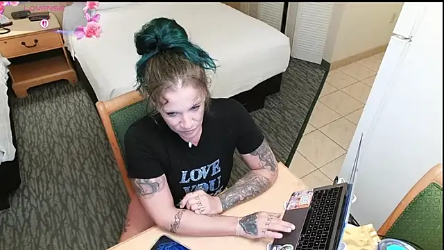 Snapshot of the_naked_siren chatting on September 2025 05:18:02 AM the naked siren online show from September 2025 05:18:02 AM