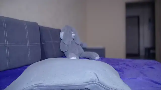 AlexaCruze online show from February 2025 08:01:01 PM