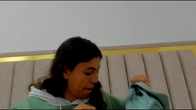 FreyaMoller online show from December 2025 01:52:02 PM