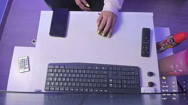 sophie alice  online show from October 2025 12:47:01 PM