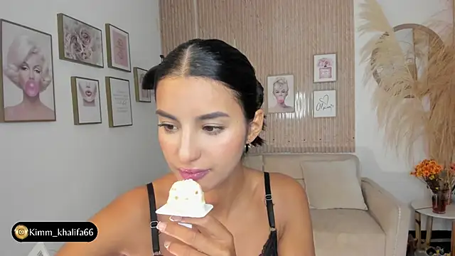 Snapshot of Kimm_khalifa chatting on February 2025 06:53:01 PM Kimm khalifa online show from February 2025 06:53:01 PM