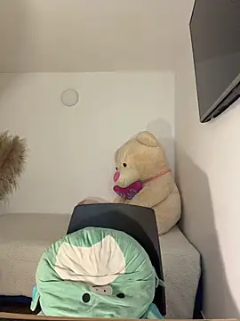 Snapshot of Kimm_khalifa chatting on April 2026 01:44:01 AM Kimm khalifa online show from April 2026 01:44:01 AM