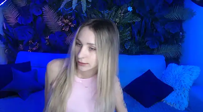 Snapshot of Horny_Blond chatting on December 2024 09:01:02 AM Horny Blond online show from December 2024 09:01:02 AM