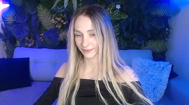 Snapshot of Horny_Blond chatting on December 2024 09:03:01 AM Horny Blond online show from December 2024 09:03:01 AM