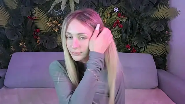 Snapshot of Horny_Blond chatting on September 2025 08:03:01 AM Horny Blond online show from September 2025 08:03:01 AM